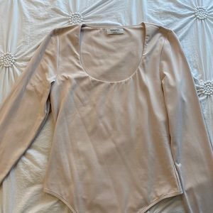 Aritzia Babaton light pink round neck body suit